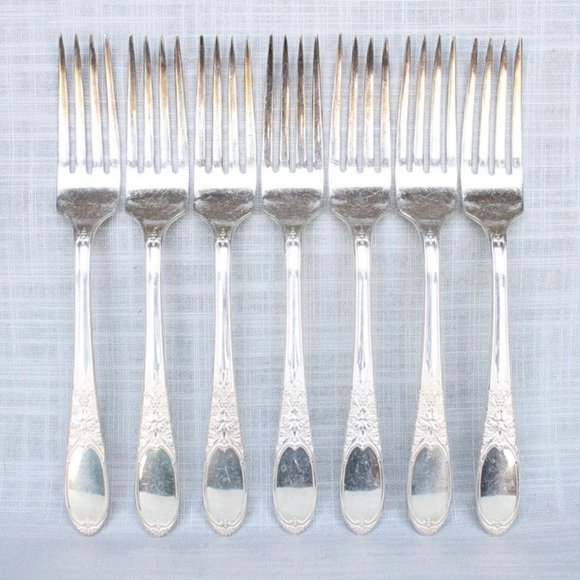 7 pc Burgundy/Champagne WM Rogers Silver Plate Dinner Forks, Set of 7 Forks - Picture 2 of 5